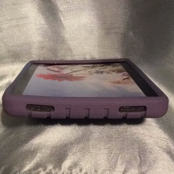 Purple Silicone tablet cover, @ 5” x 7 1/2”, NWT - Picture 3 of 6